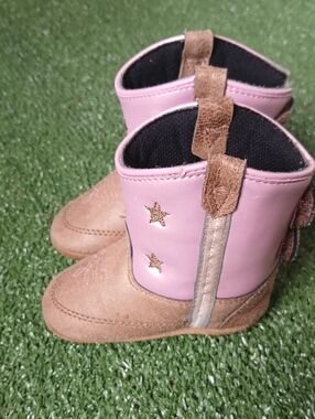 😍Toddler Pink and Brown Star Accent Boots Size 4.0